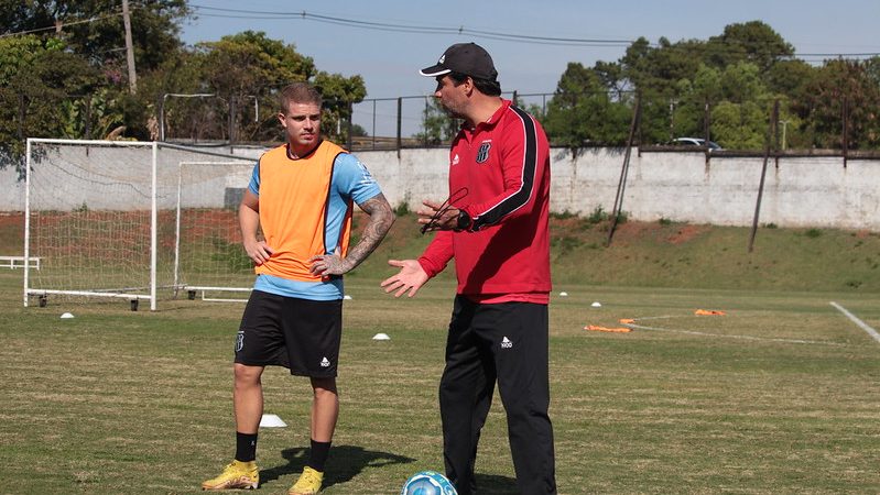 Ponte Preta: Naldi e Elvis voltam aos treinos, e Felipe Moreira carrega dúvidas na equipe