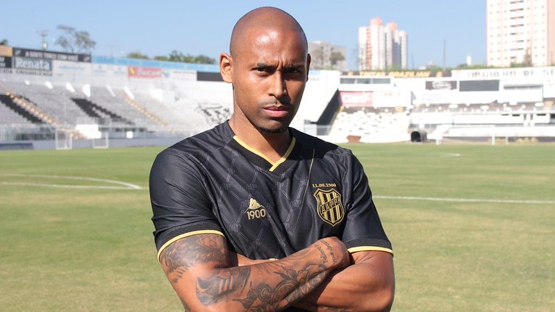 Ponte Preta: Gabriel Silva pode estrear contra o Botafogo, mas enfrenta concorrência