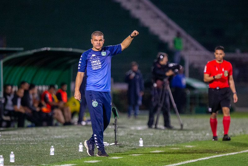 Guarani: Louzer completa um turno no comando do Bugre; veja números