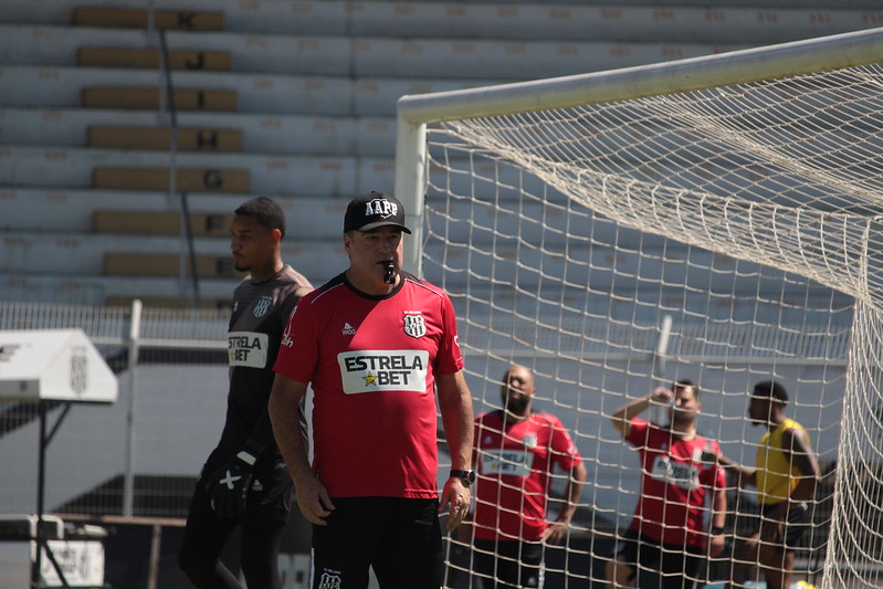 Ponte Preta: com retorno de Jeh e trio de reforços regularizado, Pintado ensaia mudanças