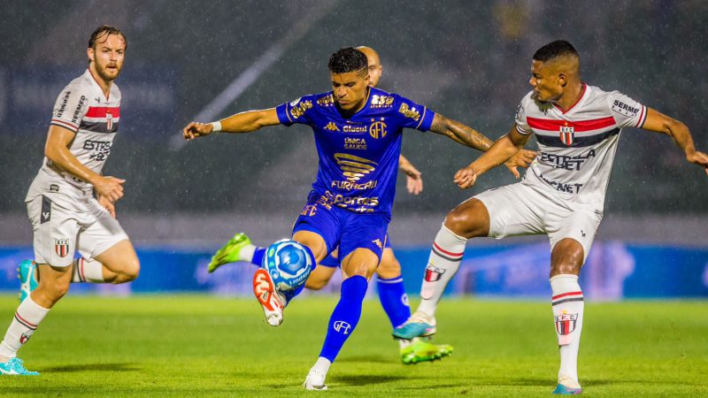 Guarani 0x1 Botafogo: derrota com um a menos deixa sonho do acesso mais longe