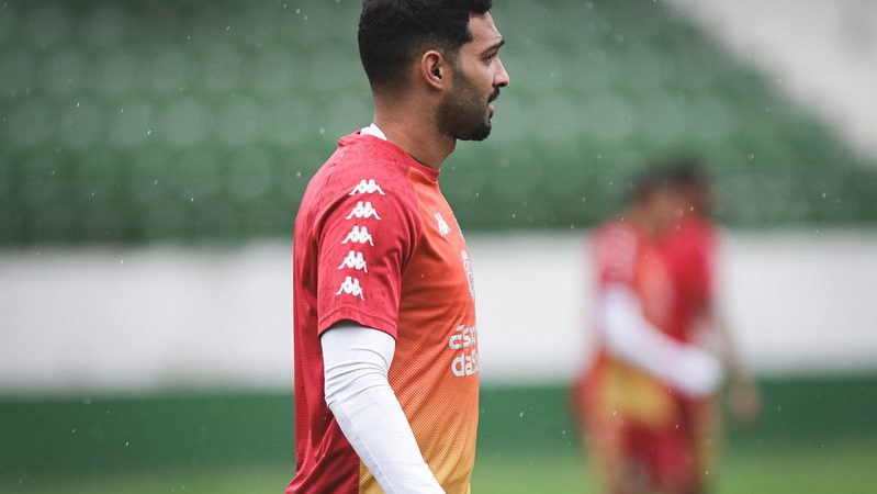 Guarani: Louzer reveza Alan Santos com Walber e mantém dúvida na defesa