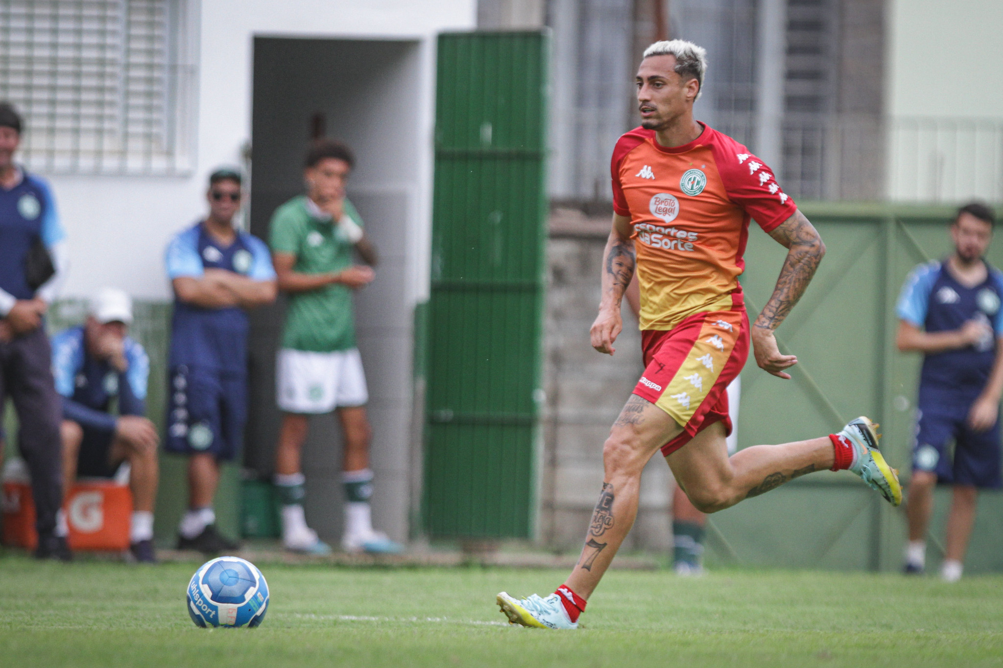 Guarani: Derek é liberado do DM, mas vive impasse por negociação com Atlético