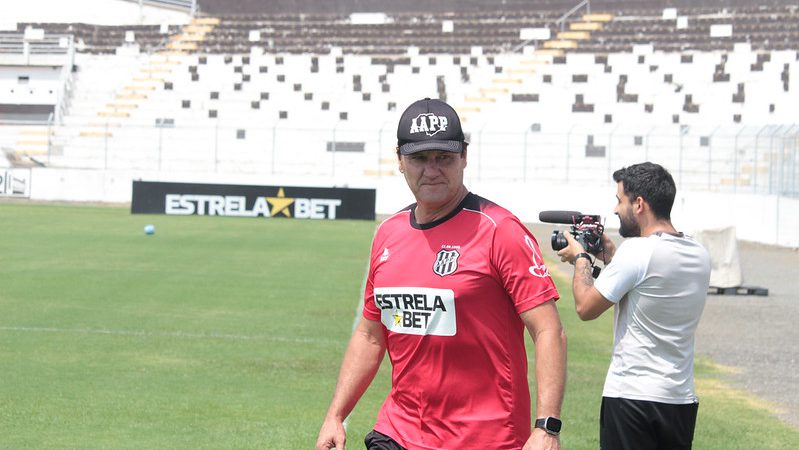 Ponte Preta: desfalques deixam Brigatti com dor de cabeça na lateral direita