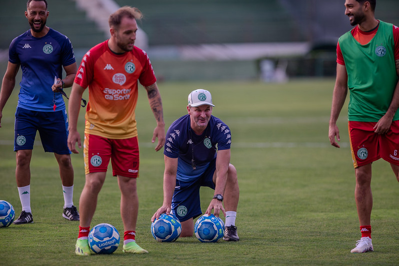 Guarani: Louzer espera nova avaliação de Bruno José, dúvida com dores no pé