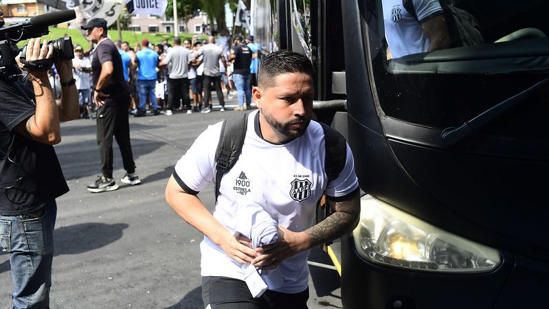 Ponte Preta: Elvis recebe sondagem, mas vai discutir futuro após a Série B