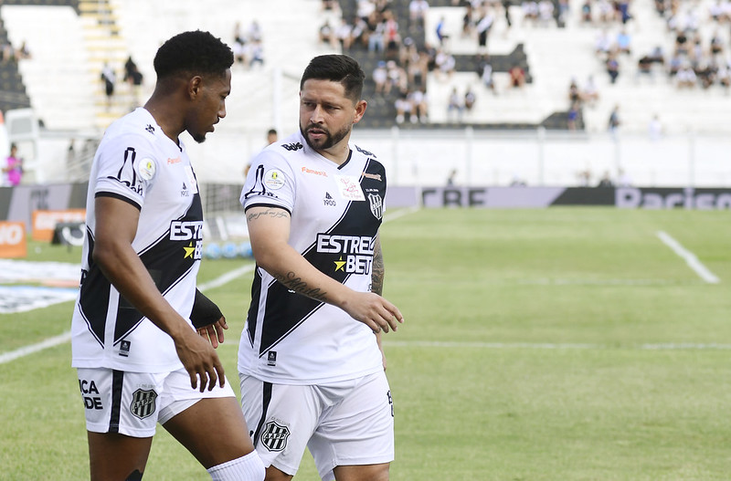 Ponte Preta: diretoria oficializa proposta por renovação de Elvis e Pablo Dyego