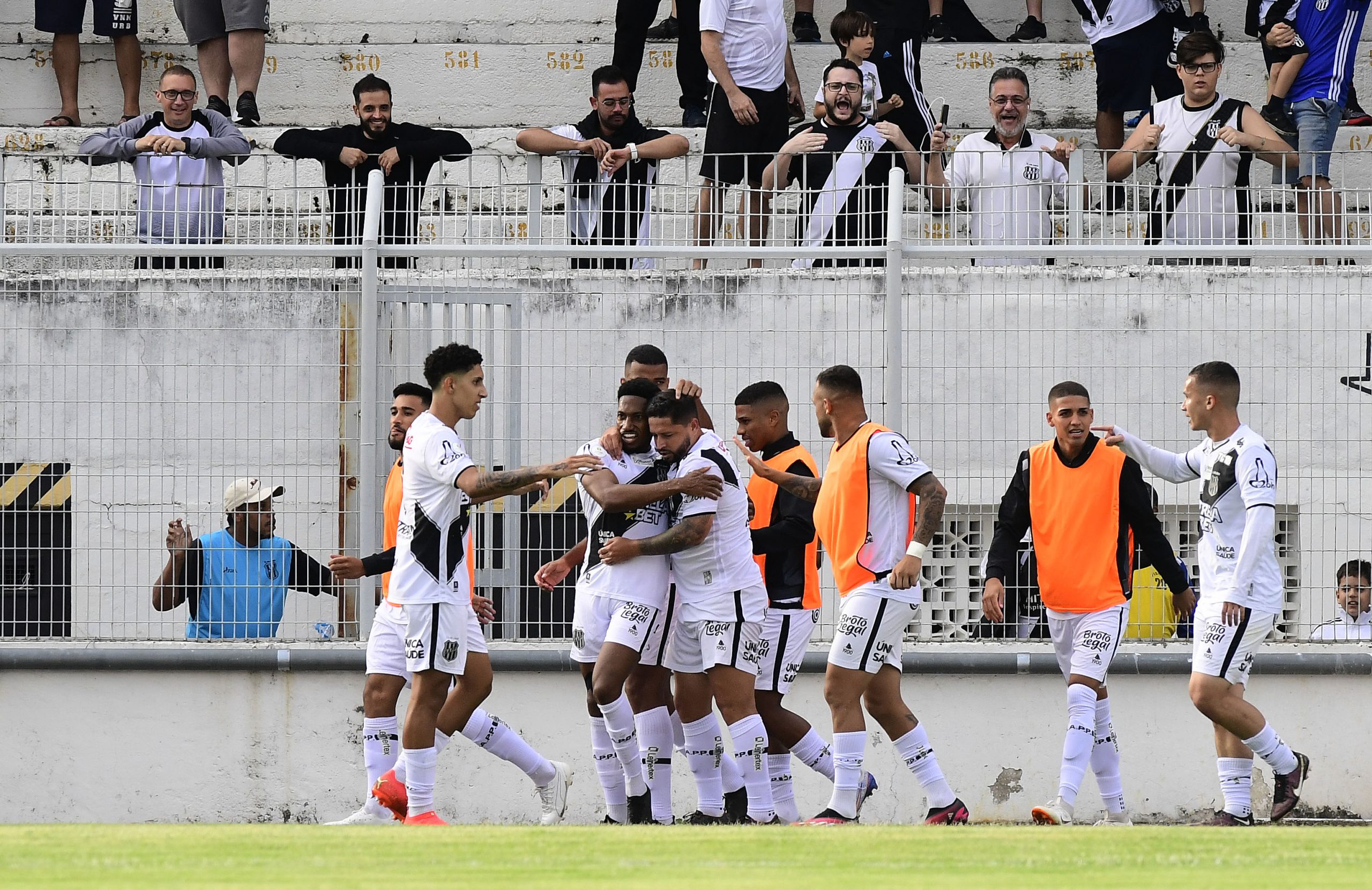 Ponte Preta 3×0 CRB: Pablo Dyego brilha e garante Macaca na Série B