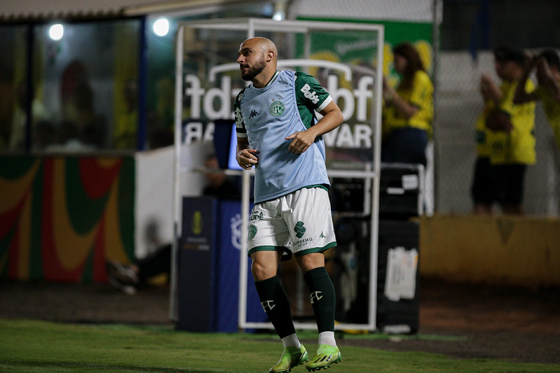 Guarani: e o Régis? Rendimento gera debate sobre futuro do camisa 78