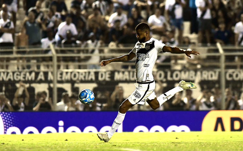 Ponte Preta: titular na reta final, Castro diz que vive “melhor momento da carreira”