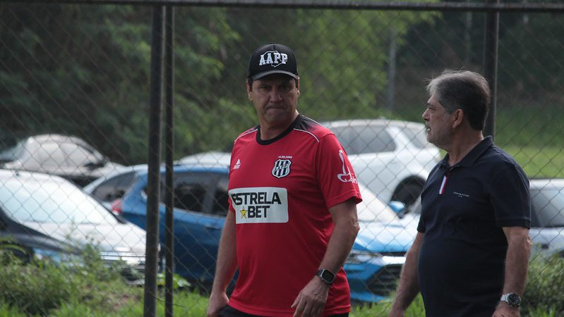 Ponte Preta: diretoria quita salários e faz pagamento por vitória contra o Corinthians