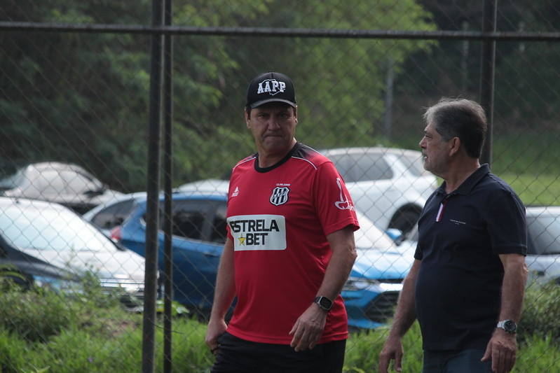 Ponte Preta: diretoria quita salários e faz pagamento por vitória contra o Corinthians