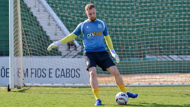 Ponte Preta: com aval de Brigatti e Lauro, Macaca busca renovação com goleiro