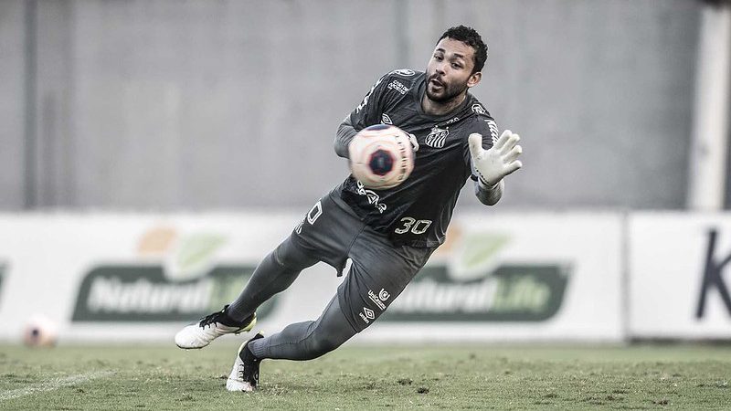 Guarani: Pegorari inicia recuperação após cirurgia; diretoria faz contato por goleiro do Santos