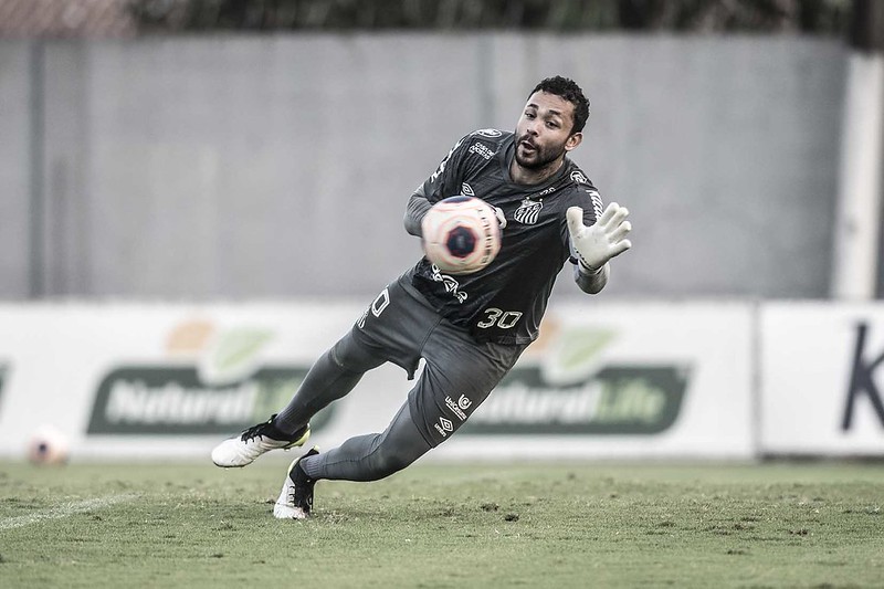 Guarani: Pegorari inicia recuperação após cirurgia; diretoria faz contato por goleiro do Santos