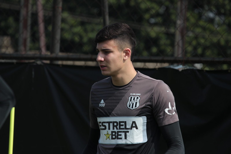 Ponte Preta: Brigatti avalia promover Vinicius, goleiro da Copinha, ao elenco principal