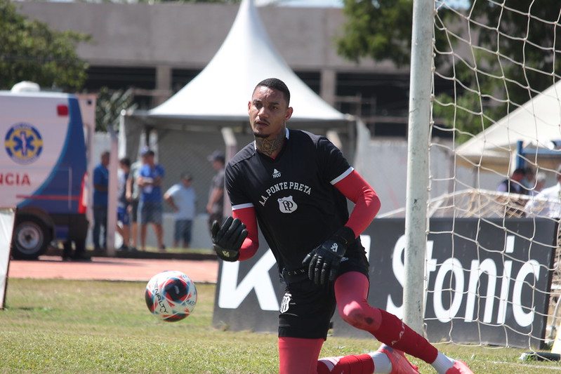 Ponte Preta: novo titular, Pedro Rocha recebe novo contrato; Luan também renova