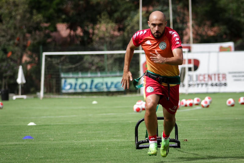 Guarani: Régis e novo lateral não são inscritos para a primeira rodada do Paulistão