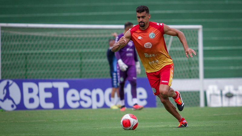 A Origem: na mira do Barça-EQU, zagueiro do Guarani foi criado no terrão do Corinthians e superou lesões