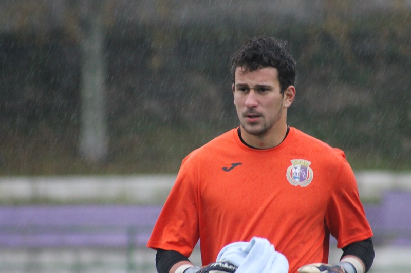 Ponte Preta: ex-goleiro do Grêmio é contratado para período de testes