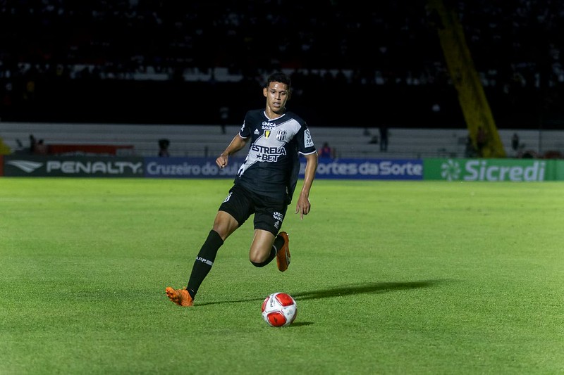 A Origem: conheça a trajetória de João Gabriel, lateral e promessa da Ponte Preta