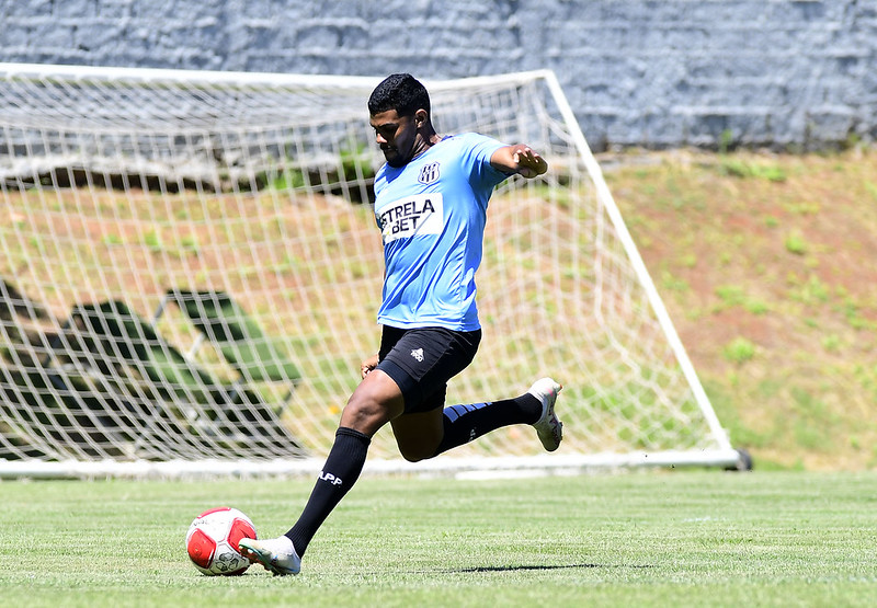 Ponte Preta: lesão de Luiz Felipe e suspensão de Inocêncio deixam dúvida sobre a lateral direita