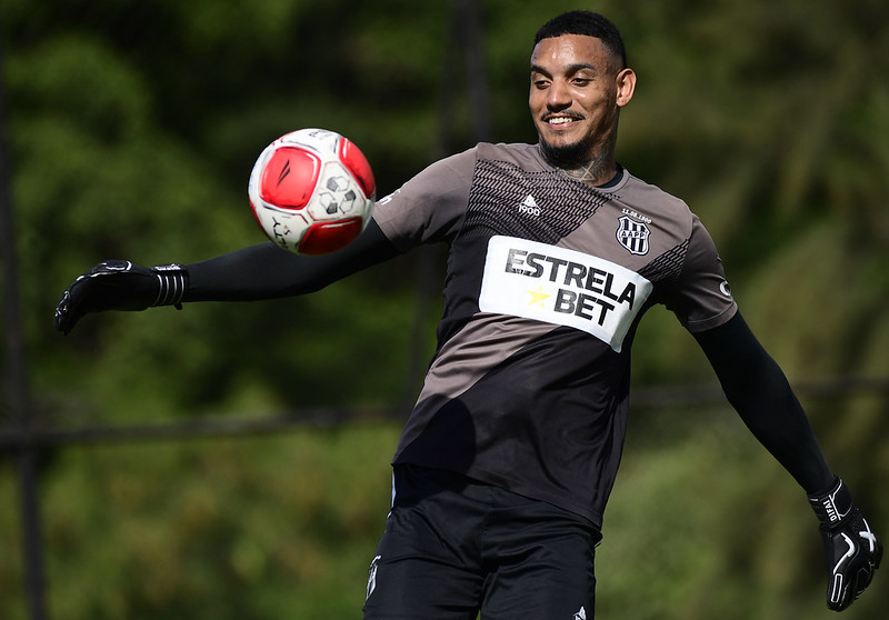 Ponte Preta: Pedro Rocha renova contrato por mais dois anos