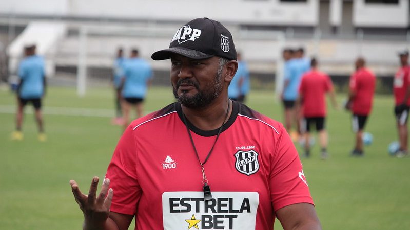 Ponte Preta: auxiliar de Brigatti deixa o clube e treinador procura reposição