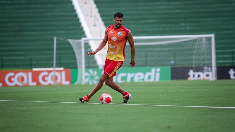 Guarani: em baixa, Léo Santos recebe sondagem e negocia rescisão