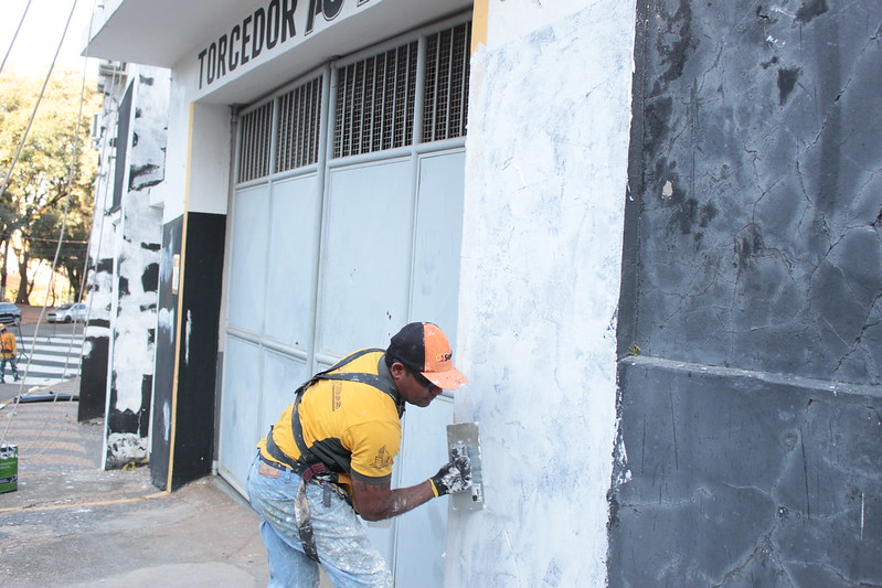 Ponte Preta: pintura externa do Moisés Lucarelli é iniciada