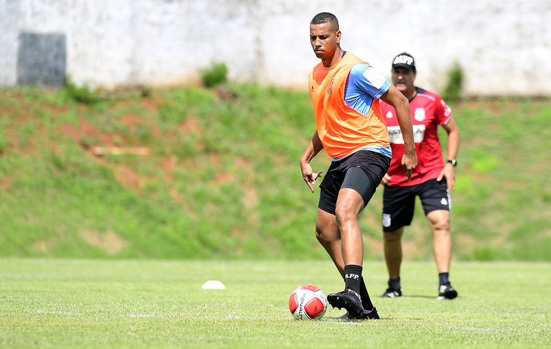 Ponte Preta: na briga pela titularidade, Mateus Silva vê “clima de final” contra o Novorizontino