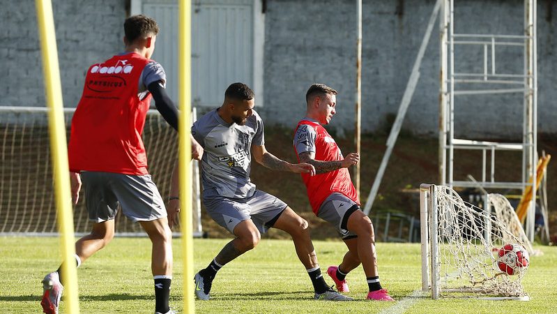 Ponte Preta: setor ‘inchado’ faz diretoria estudar saídas