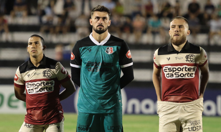 Ponte Preta: diretoria fecha com goleiro e atacante; veja reforços