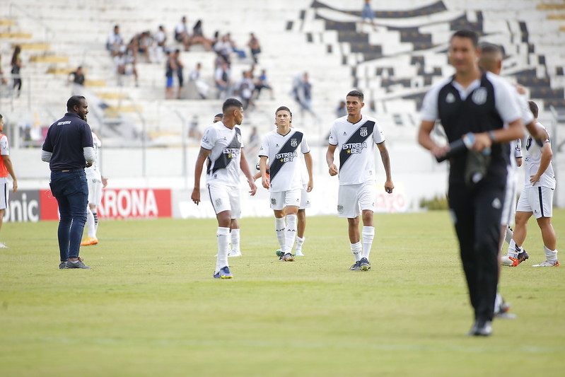 Ponte Preta: diretoria renova com promessa da base