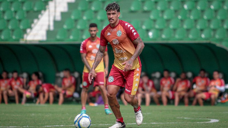 Guarani: Matheus Bueno mostra otimismo após evolução com Claudinei Oliveira