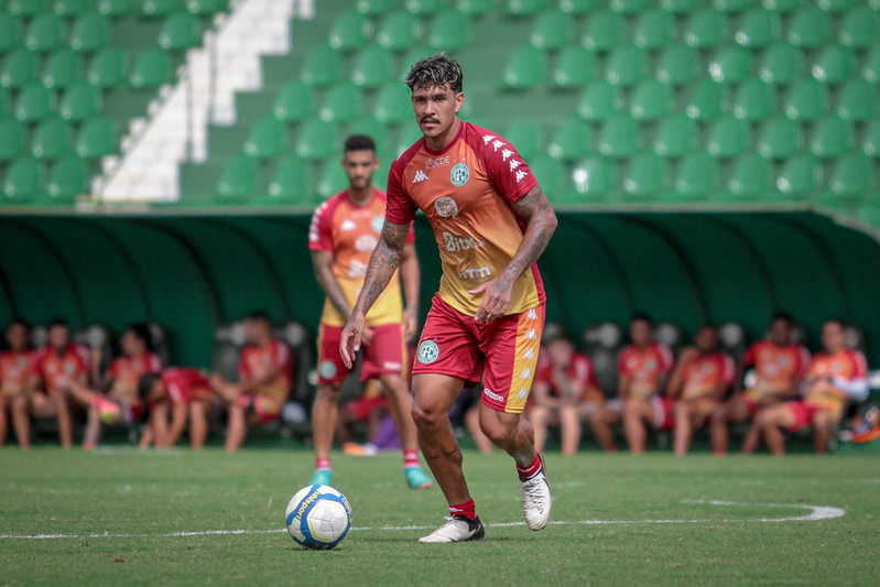 Guarani: Matheus Bueno mostra otimismo após evolução com Claudinei Oliveira