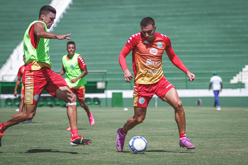 Guarani: Paraizo revela grito do pai ao fechar contrato e quer acirrar disputa com Caio Dantas