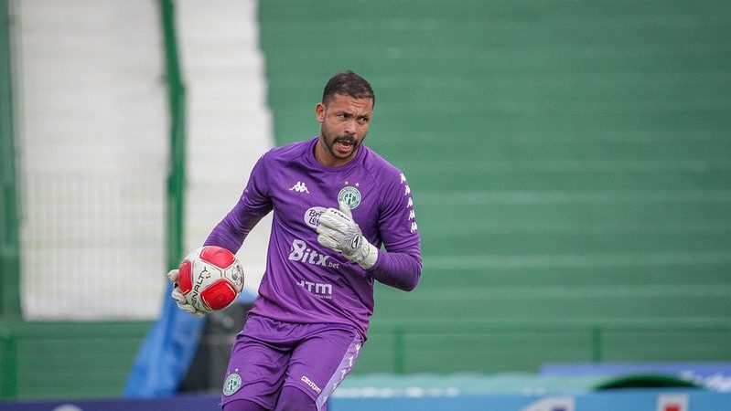 Guarani: Vladimir é vetado e Douglas Borges será titular contra o Vila Nova