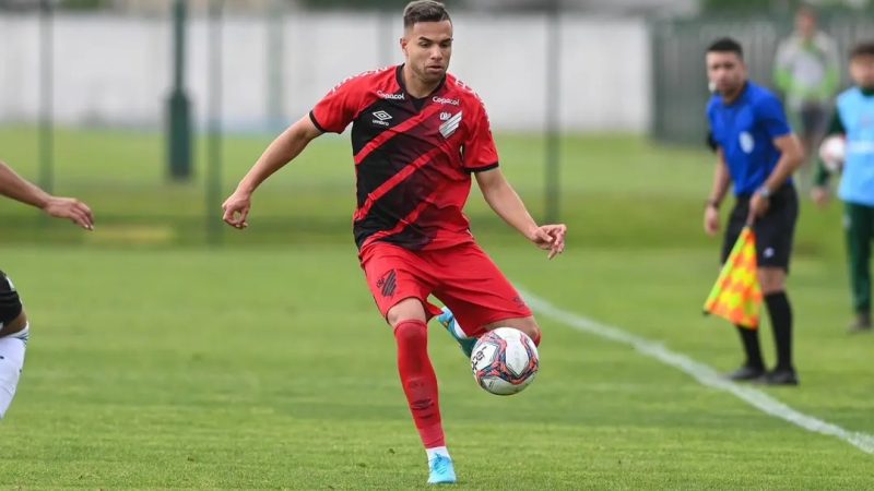 Guarani: após saída de Hélder, diretoria repõe setor com lateral do Athletico