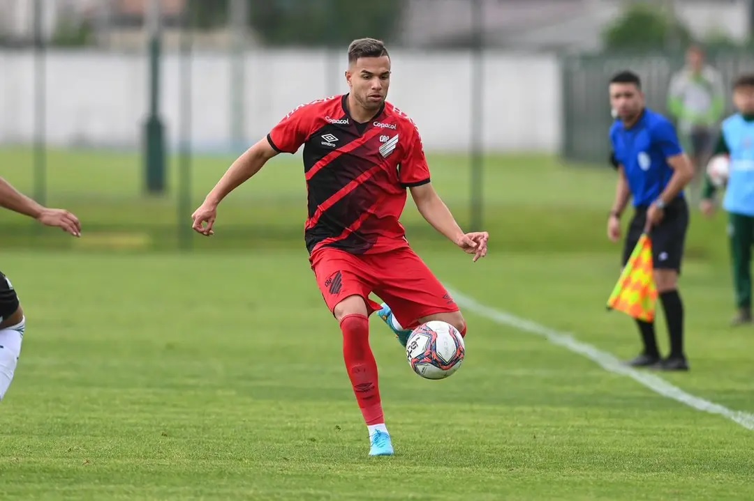 Guarani: após saída de Hélder, diretoria repõe setor com lateral do Athletico