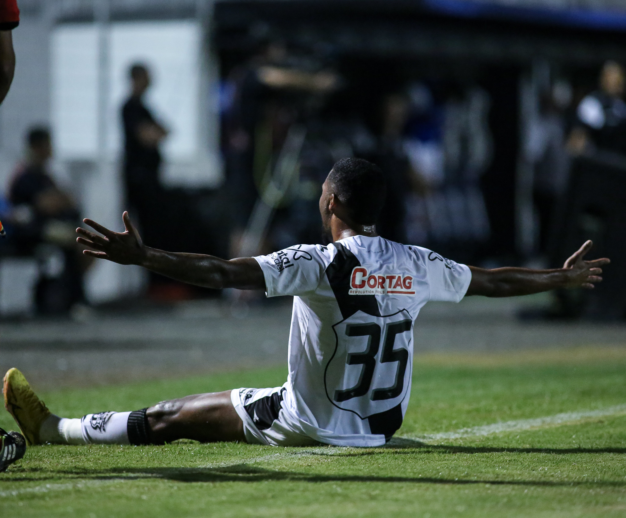 Ponte Preta: Gabriel Novaes ganha vaga de Jeh e se firma com gols