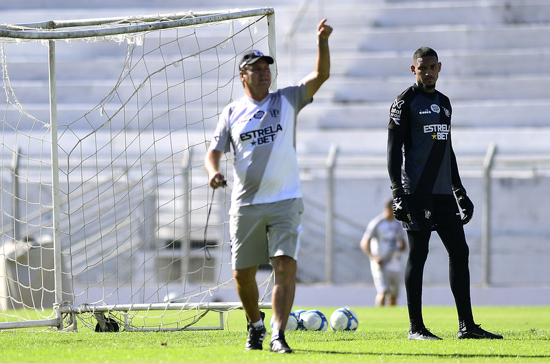 Ponte Preta: Jeh e Novaes juntos? Brigatti testa variações táticas