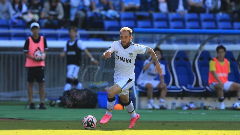 Por onde anda? Herói do dérbi 206 busca afirmação no futebol japonês