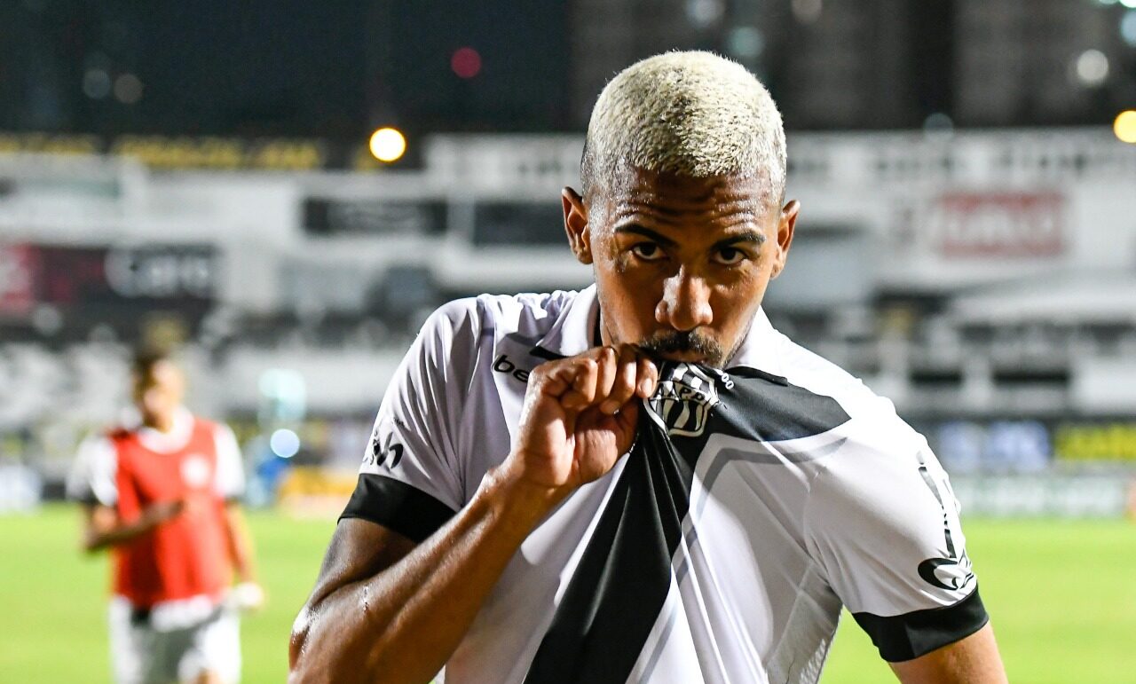 Por onde anda? Protagonista da última vitória da Ponte contra o Santos busca recomeço no Vietnã