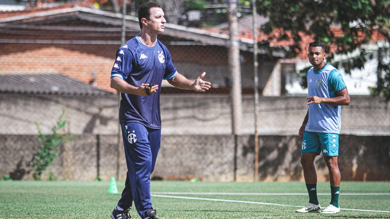 Guarani: Júnior Rocha faz testes e estuda duas mudanças no time titular