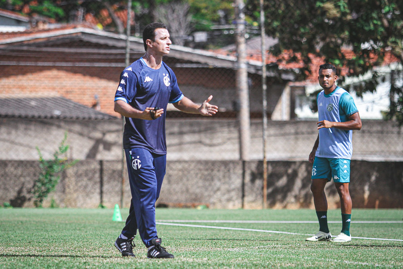 Guarani: Júnior Rocha faz testes e estuda duas mudanças no time titular