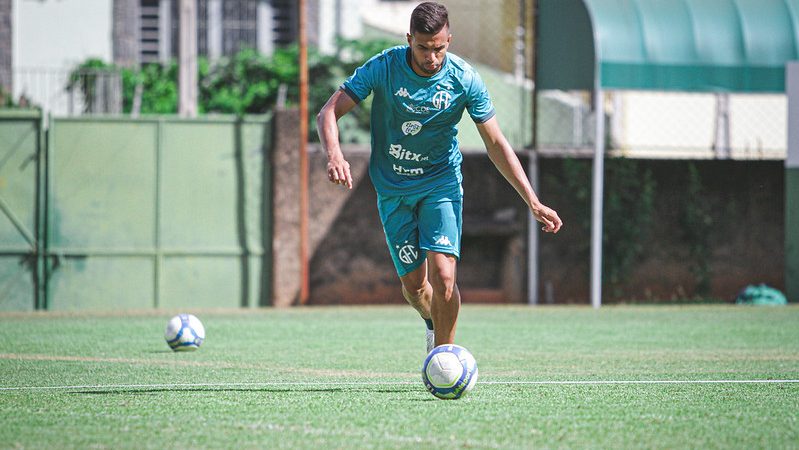 Guarani: comissão técnica avalia lateral para saber se número de desfalques vai aumentar