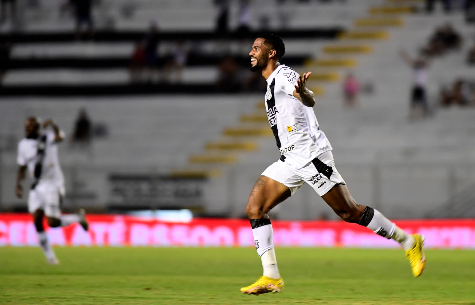 Ponte Preta 3×0 Amazonas: em noite de prisão de Jô, Macaca vence a primeira na Série B