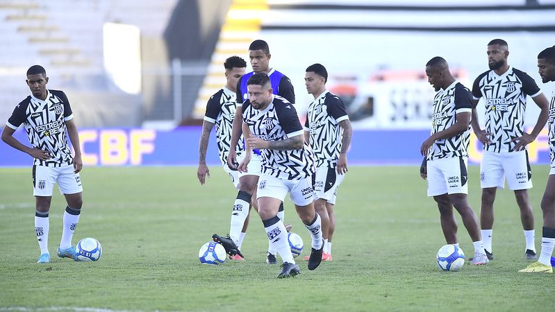 Ponte Preta: Nelsinho perde Elvis para o próximo jogo e vai mexer na escalação antes do dérbi