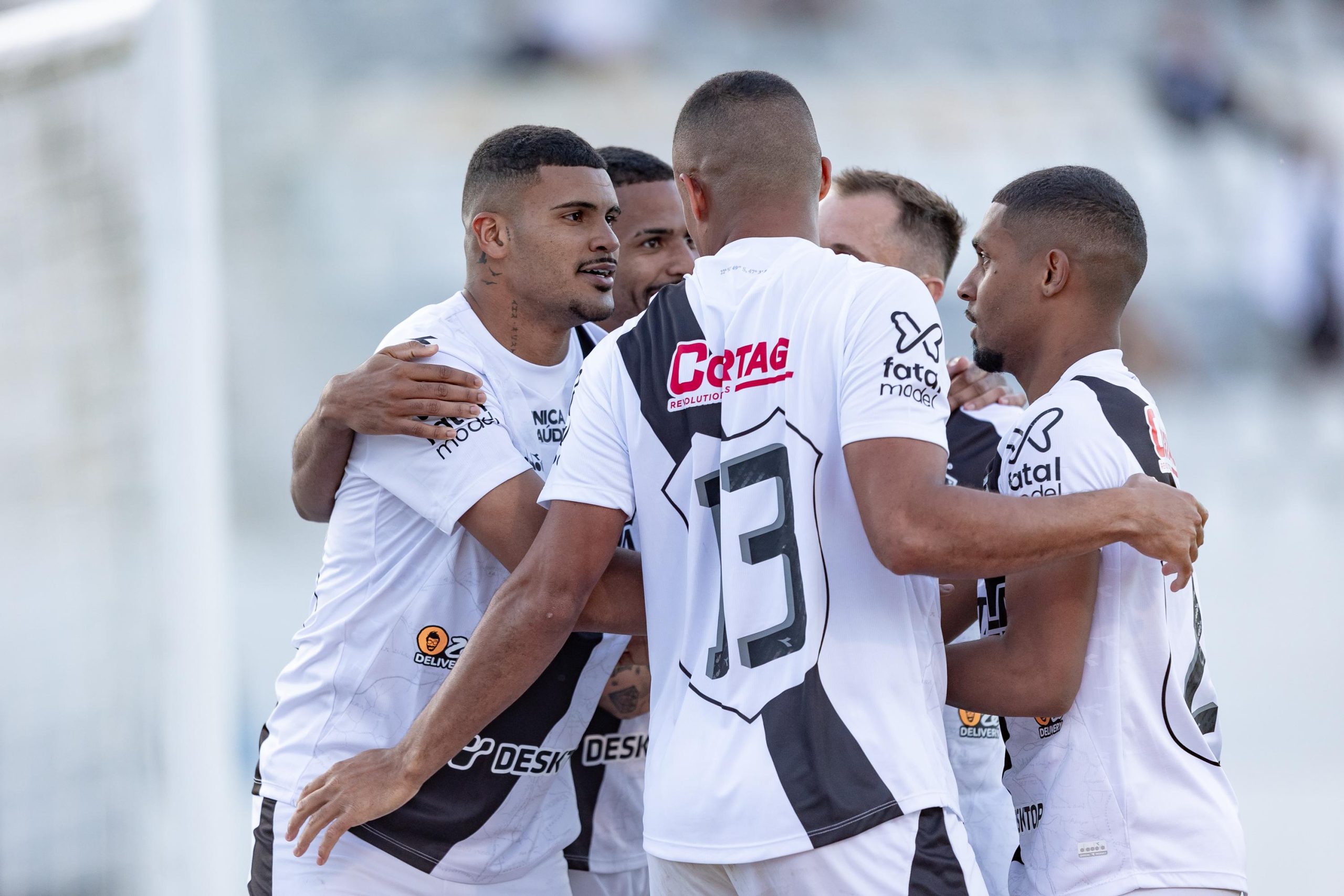 Ponte Preta 4×2 CRB: Nelsinho estreia com vitória em jogo emocionante no Majestoso